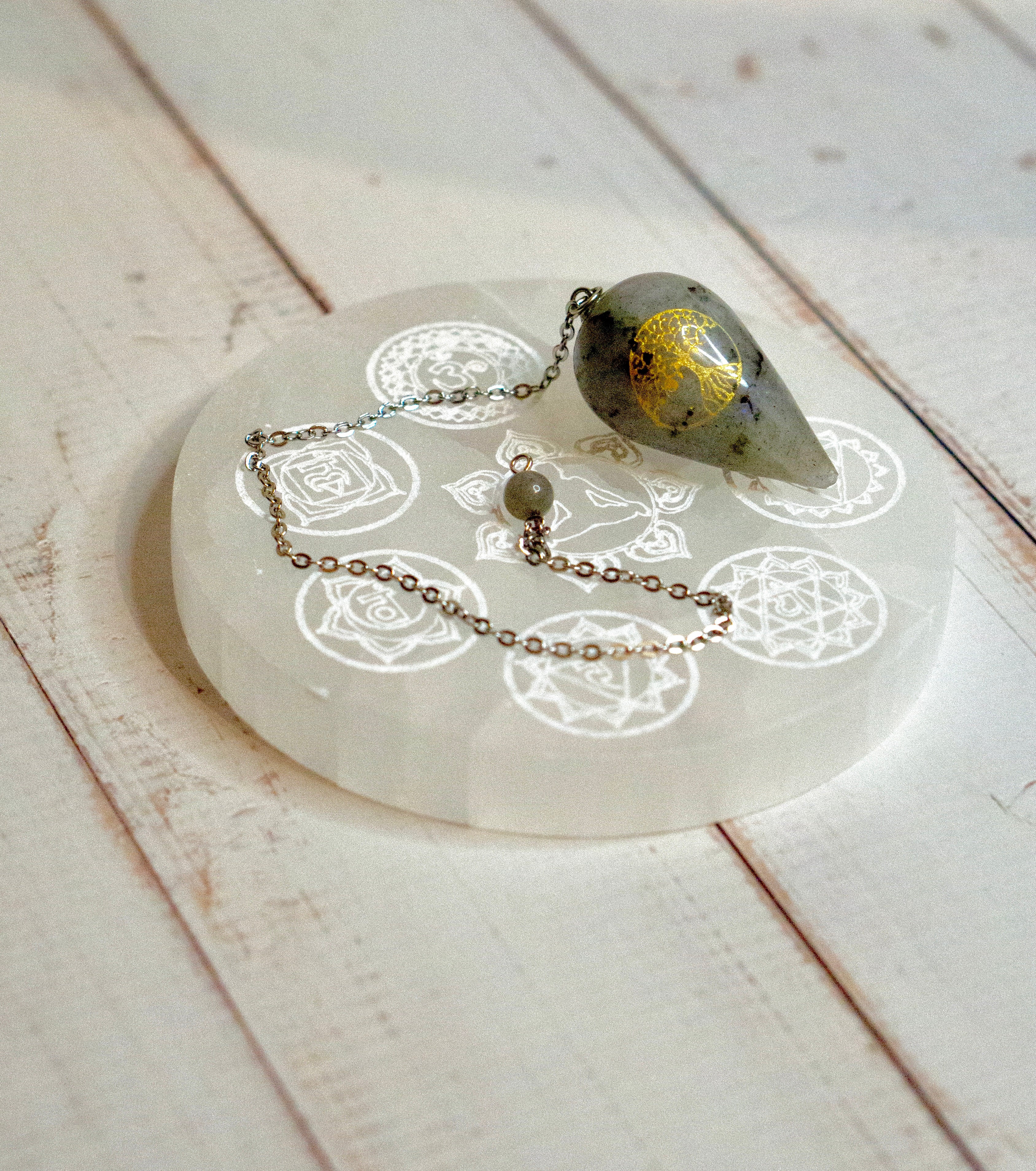 Pierre de rechargement sélénite