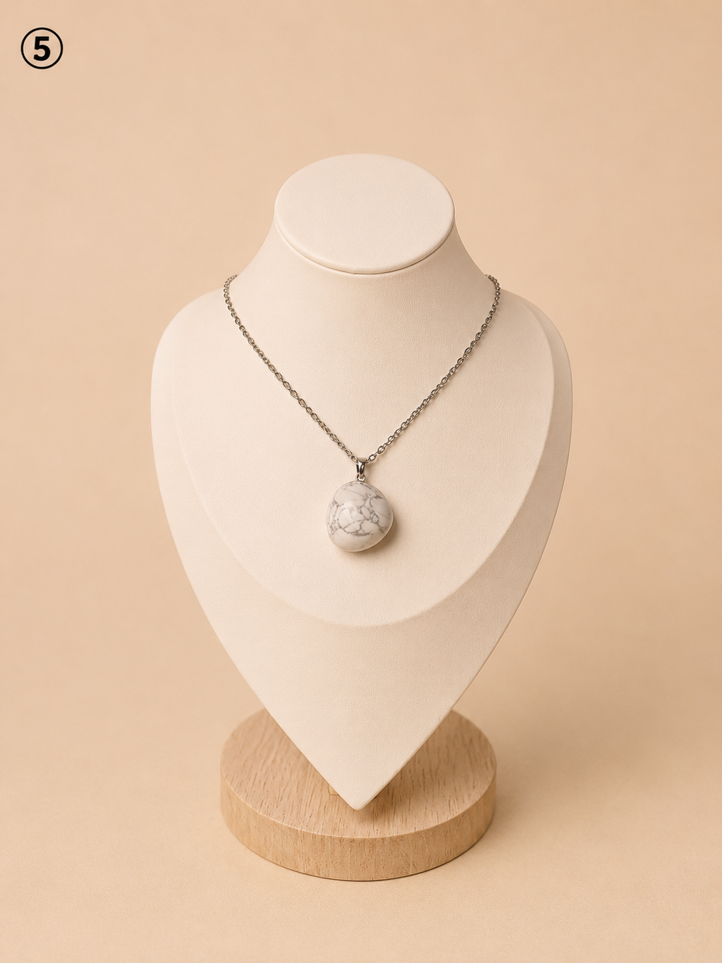 Collier Howlite