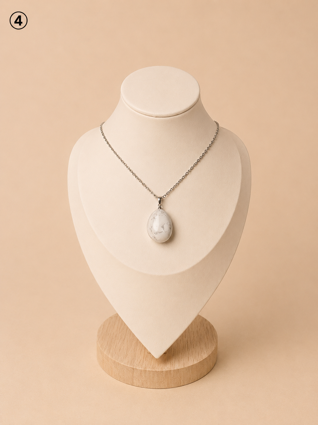 Collier Howlite