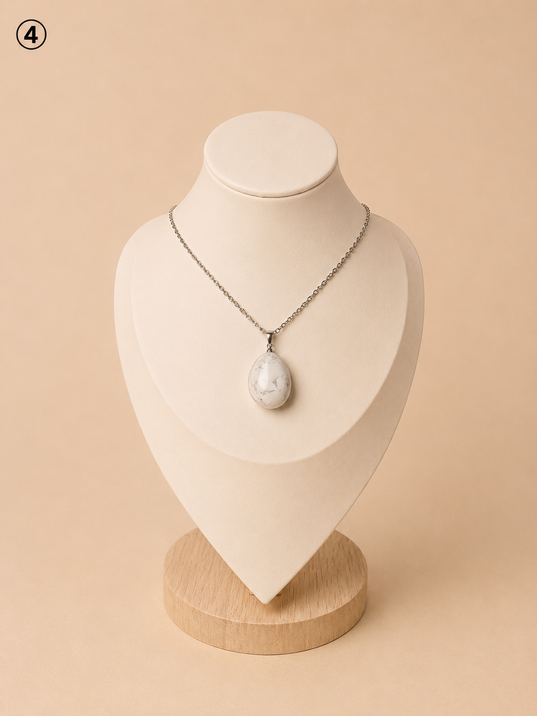 Collier Howlite